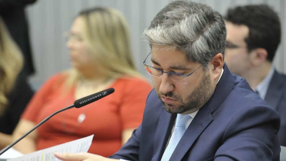 Justiça autoriza investigação contra deputado por assédio sexual em sp