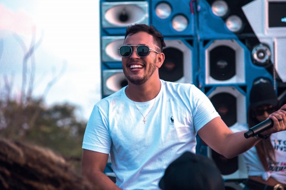 Cantor potiguar litto lins lança clipe da música “chama chama”