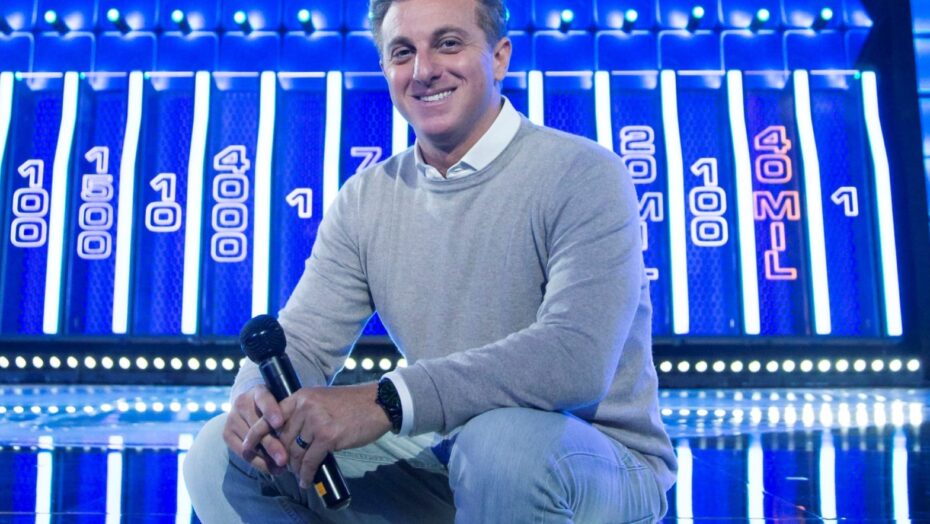 Luciano huck pode desistir de candidatura em 2022 se assumir domingos na globo
