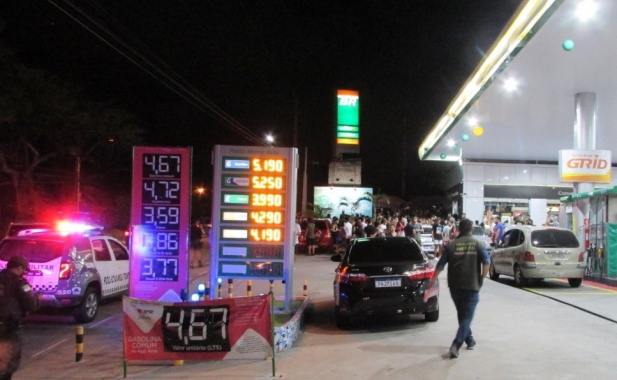 Semurb interdita conveniência em posto de gasolina por aglomeração em natal