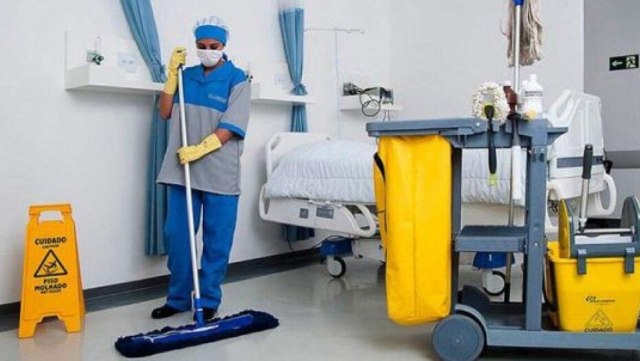 Sindicatos pedem que profissionais de limpeza e segurança privada sejam incluídos como prioritários para vacinação
