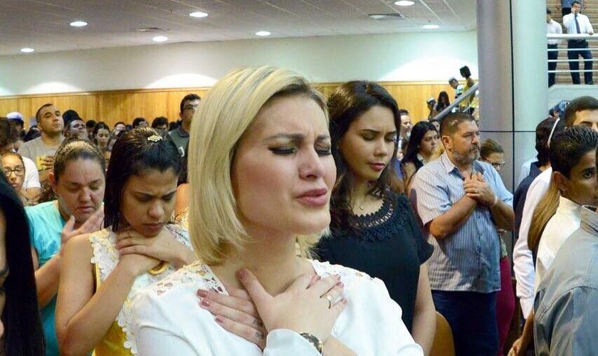 Andressa urach cobra na justiça os r$ 2 milhões que doou à igreja universal