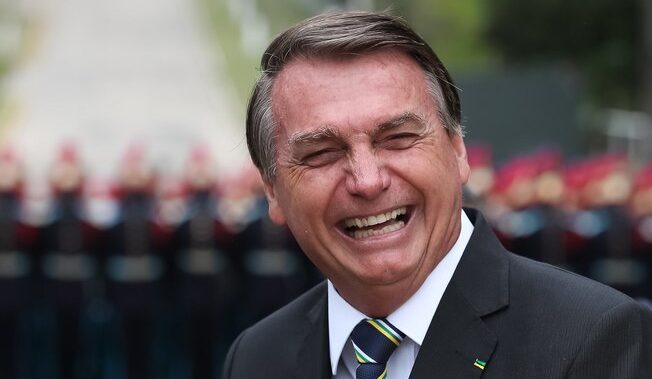Bolsonaro chega a 69 pedidos de impeachment e bate recorde de dilma; entenda