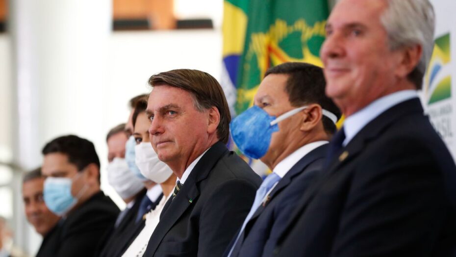 Governo negocia novo aux&iacute;lio aos informais, afirma bolsonaro