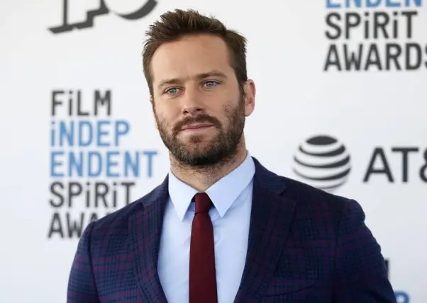 Ex-mulher de armie hammer se manifesta sobre denúncias