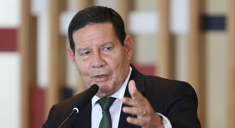 ‘presidente julgou minha presença desnecessária’, dispara mourão após ser excluído de reunião por bolsonaro