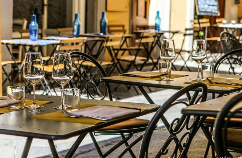 Mossoró publica decreto com restrições para funcionamento de bares e restaurantes