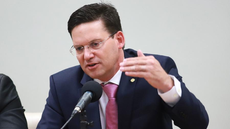 Bolsonaro nomeia jo&atilde;o roma para cidadania e onyx para secretaria-geral