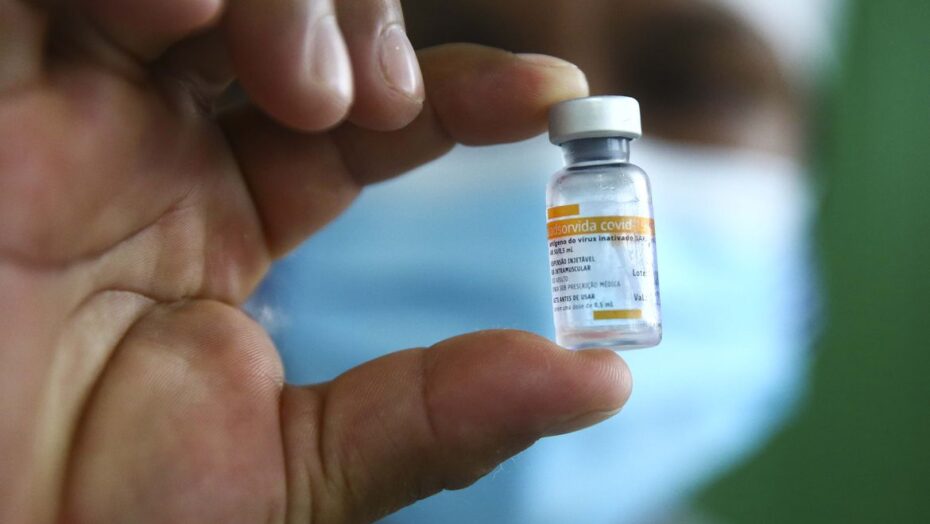 Avião da china chega a sp com insumos para 8,6 milhões de vacinas