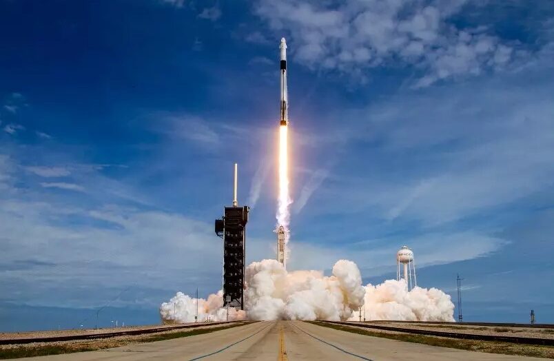 Spacex anuncia a primeira tripulação totalmente civil para um voo espacial