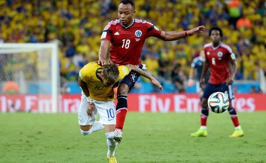 Neymar revela que entrada de zúñiga quase acabou com sua carreira: ‘2cm para o lado e eu não jogava mais’