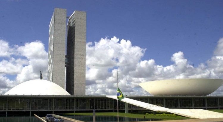 Congresso promulga pec que abre caminho para volta do auxílio emergencial