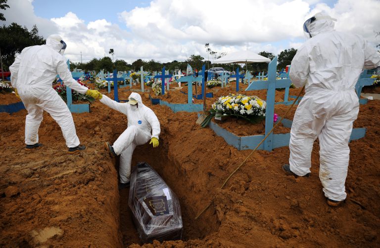 ‘brasil deve ter 3 mil mortes diárias por covid-19 nas próximas semanas’, diz infectologista