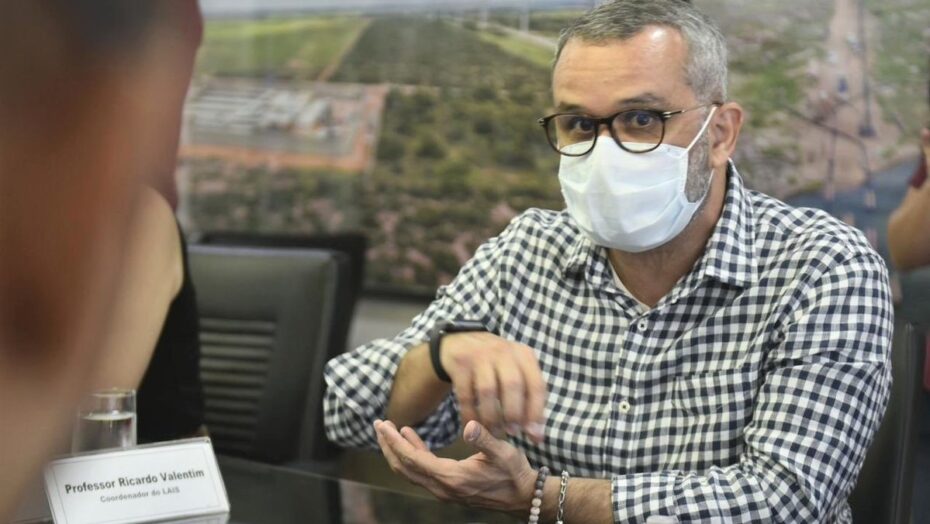 Cientista recomenda volta de restrições: “não há necessidade de a família toda ir ao supermercado”