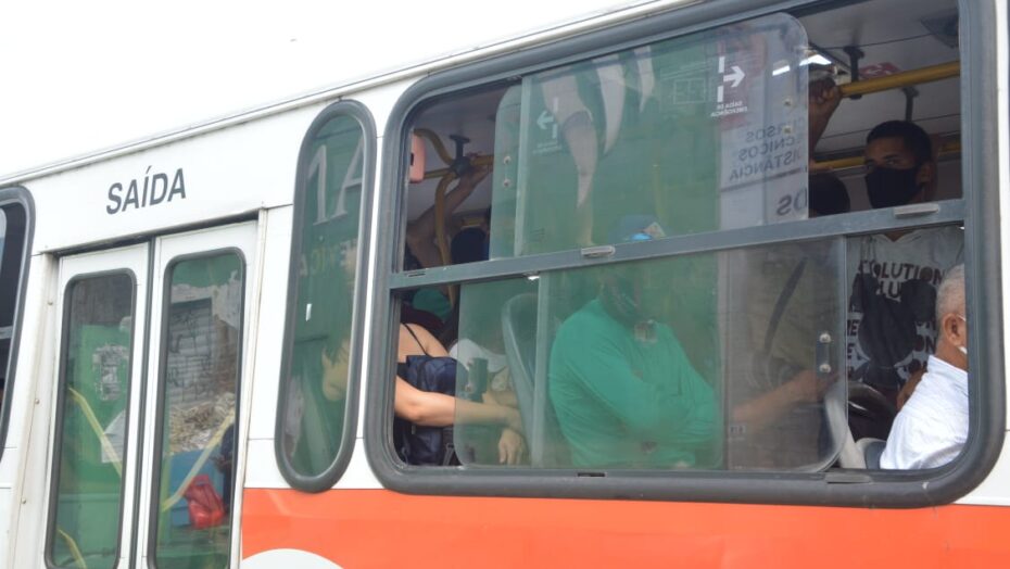 Natalenses reclamam de aglomerações nos ônibus e pedem aumento da frota