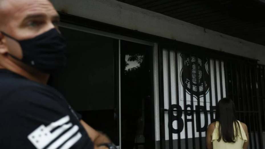 Morador chama porteira de “macaca” e “chimpanzé” em goiânia