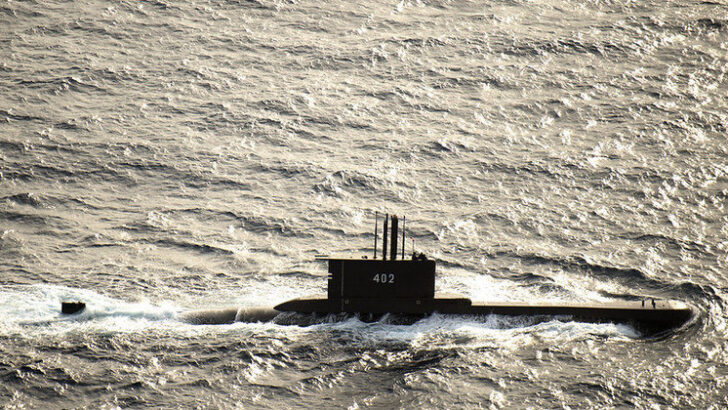 Submarino com 53 pessoas a bordo desaparece no mar durante exercício militar