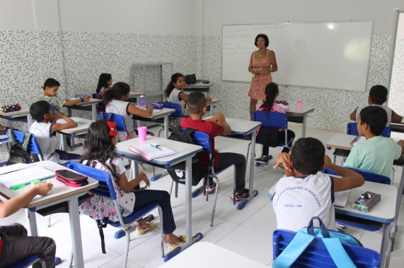 Prefeito de natal sanciona lei que inclui escolas entre serviços essenciais durante a pandemia da covid-19 | notícias do rio grande do norte Prefeitura do Natal RN abre seleção para contratação de professores e educadores infantis; salários são de até r$ 2.676,57
