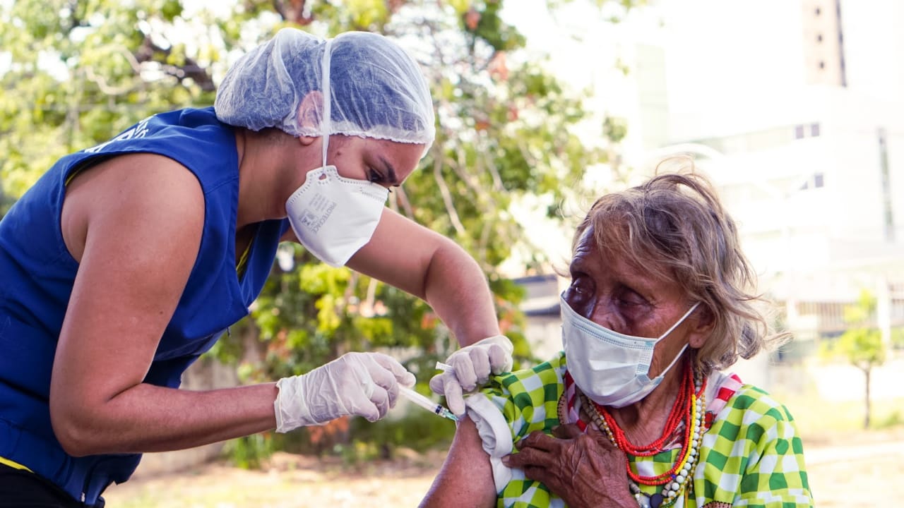 Sesap vacina indígenas venezuelanos da etnia warao refugiados em natal