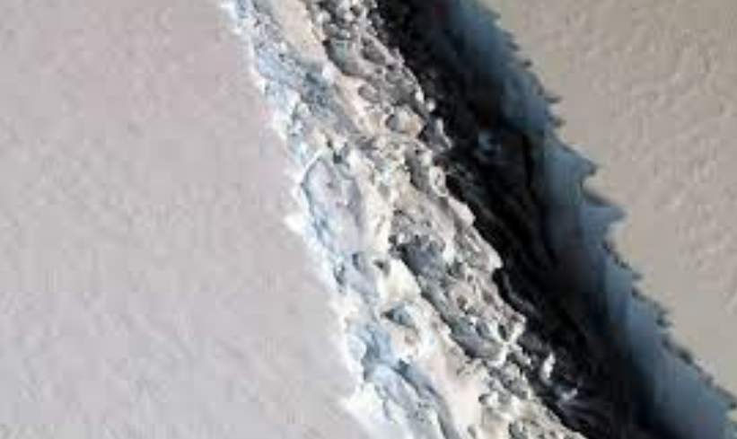Iceberg gigante se desprende na antártica