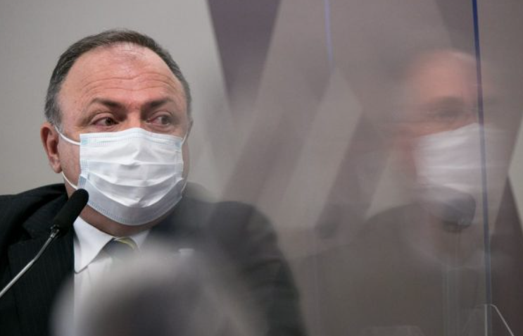 Pazuello diz que não ignorou pfizer, mas cláusulas eram “assustadoras”