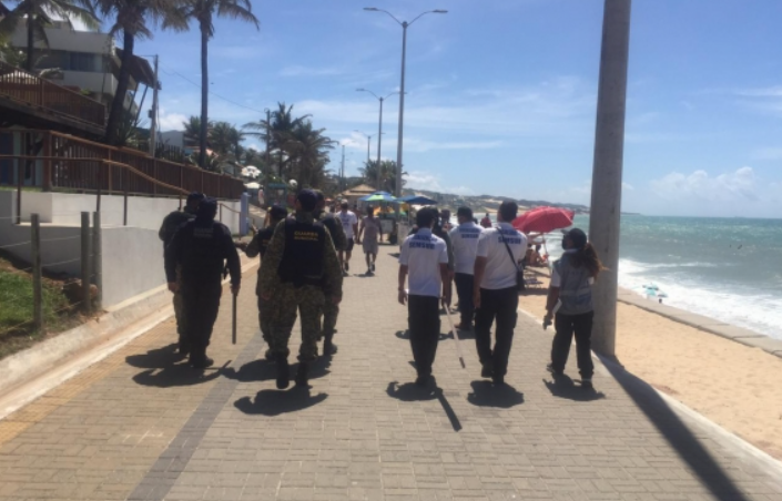 Prefeitura reforça fiscalização na praia de ponta negra para coibir aglomerações no fim de semana