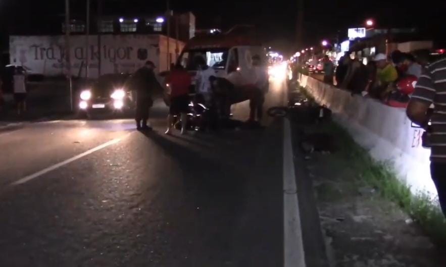Homem tenta atravessar rua, é atropelado por motocicleta e morre próximo ao viaduto de igapó