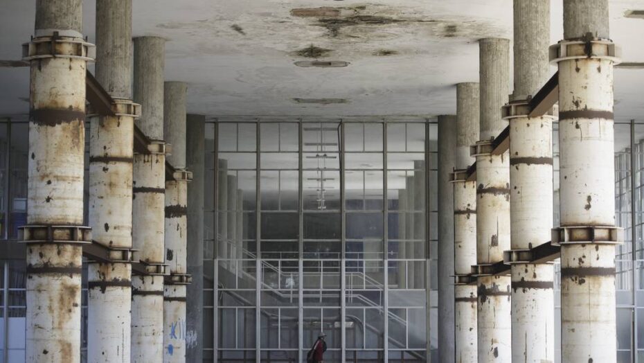 Com o dobro de alunos, universidades federais têm mesma verba de 2004 e podem parar em julho