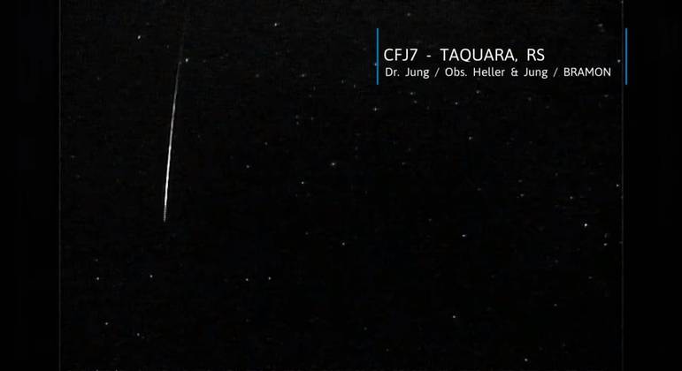 Meteoro duplamente raro é visto cruzando o céu do brasil; veja o vÍdeo
