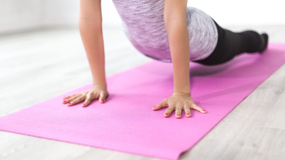 Universidade oferece aulas de yoga gratuitas online