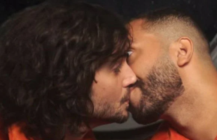 Gil do vigor revela bastidores de beijo em clipe com fiuk: “ele quis repetir”