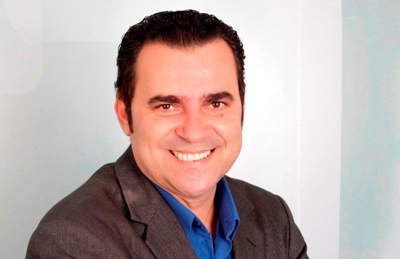 Morre o jornalista Pinto Júnior, aos 52 anos, vítima de complicações da  Covid-19