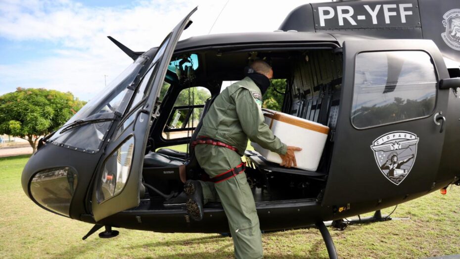 Com ajuda de helicóptero, governo do rn distribui vacinas 3h após recebimento