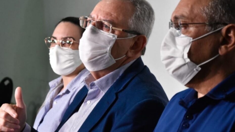 George Antunes durante coletiva sobre a compra dos respiradores