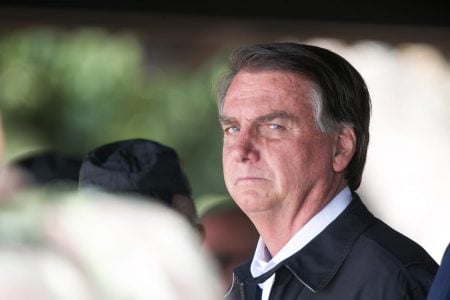 Alto comando do exército está preocupado com futuro da pátria, diz bolsonaro
