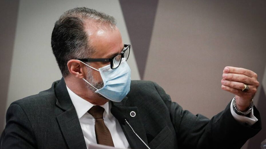 &lsquo;n&atilde;o &eacute; motivo de p&acirc;nico&rsquo;, diz presidente da anvisa sobre proibi&ccedil;&atilde;o de doses da coronavac