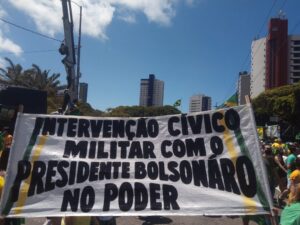 Fotos: cartazes de manifestantes em natal pedem intervenção militar com bolsonaro, prisão de ministros do stf e voto impresso