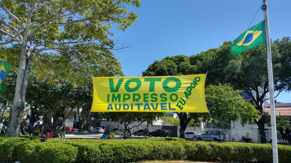 Fotos: cartazes de manifestantes em Natal RN pedem intervenção militar com bolsonaro, prisão de ministros do stf e voto impresso