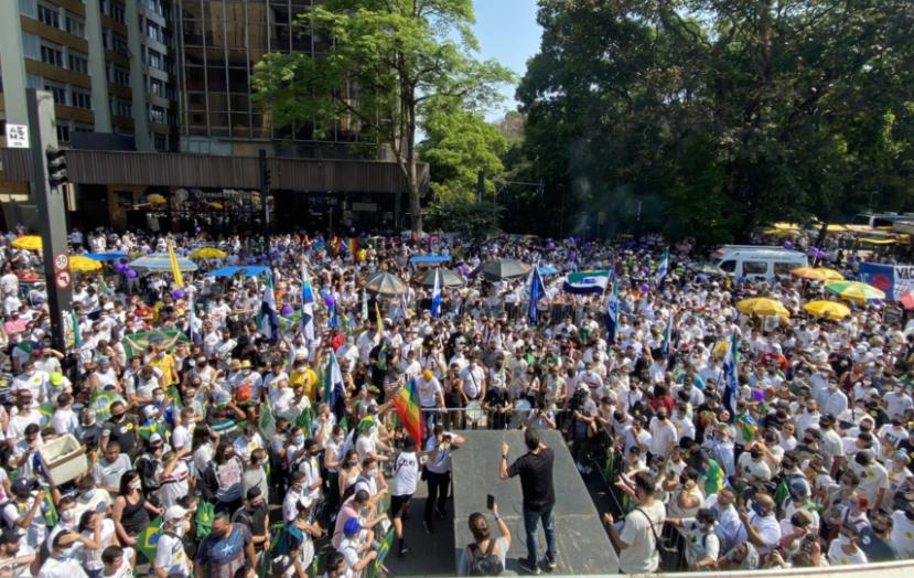 Manifestantes chamam bolsonaro de “arregão” em protesto na av. paulista