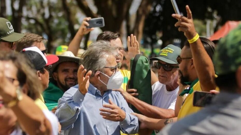 Manifestantes bolsonaristas tentam invadir o ministério da saúde | notícias do rio grande do norte Manifestantes bolsonaristas tentam invadir o ministério da saúde