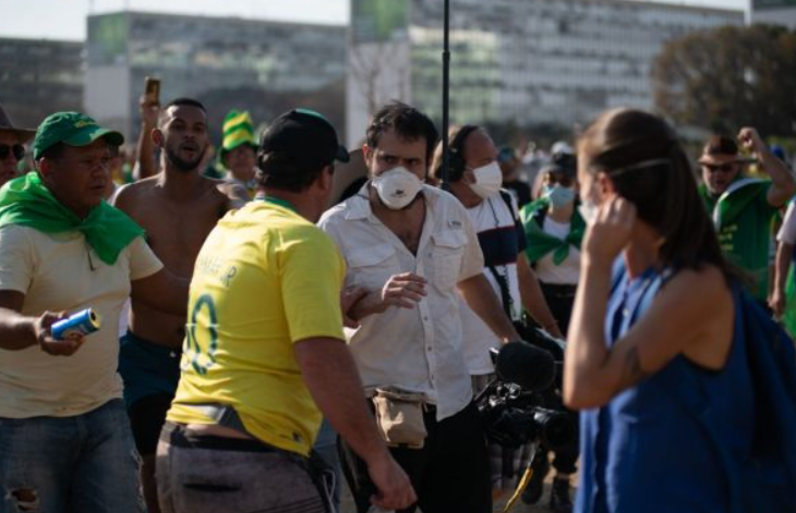 Vídeos: bolsonaristas agridem e expulsam jornalistas no fim da manifestação | notícias do rio grande do norte VÍdeos: bolsonaristas agridem e expulsam joRio Grande do Nortealistas no fim da manifestação
