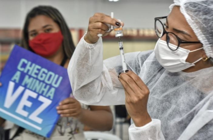 Natal inicia vacinação de adolescentes de 12 anos com deficiência permanente ou comorbidade