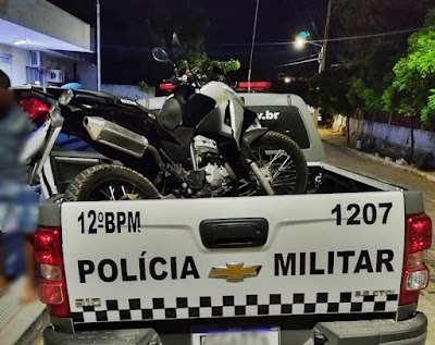 Jovem colide moto em viatura da pm durante fuga no litoral do rn