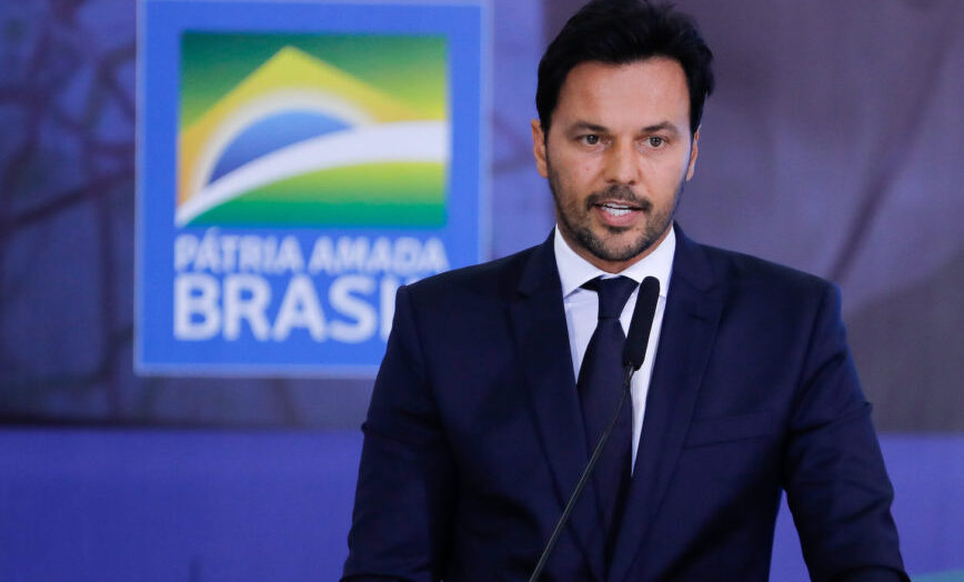 Greve e perda de mercado amparam privatização dos correios, diz ministro fábio faria