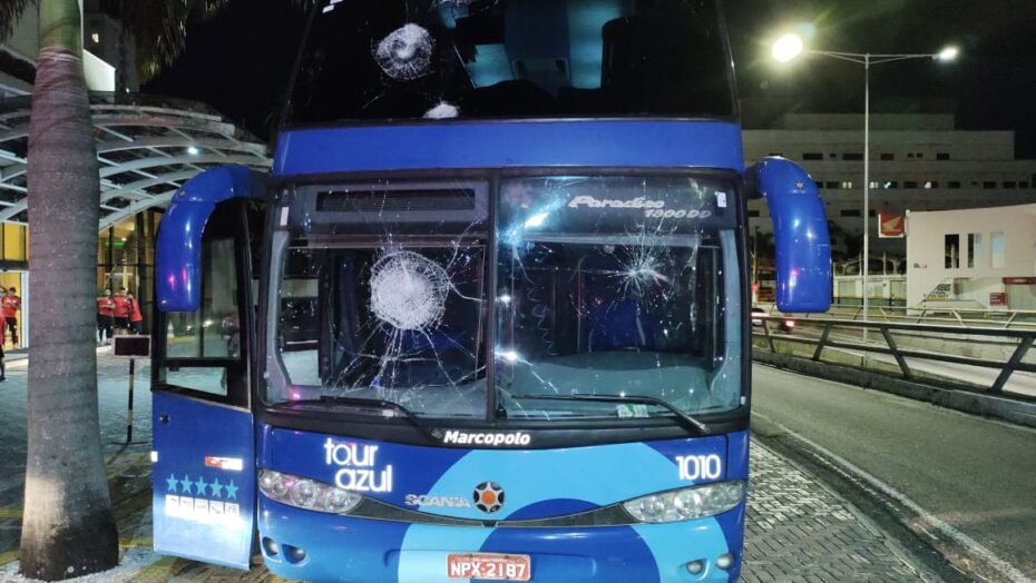 Torcedores do am&eacute;rica-rn invadem hotel, agridem jogadores do campinense e atacam &ocirc;nibus