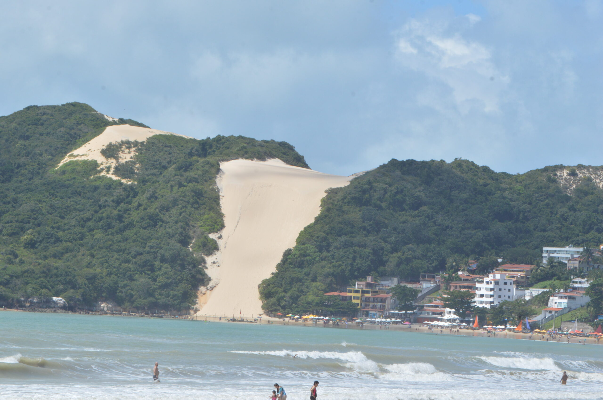 Grupo com 10 turistas é assaltado próximo ao Morro do Careca, em Natal
