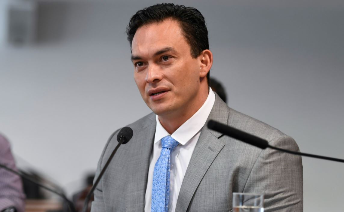 Styvenson Valentim muda relacionamento com prefeitos e já pede apoio político para 2026