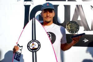 Em disputa acirrada, potiguar mateus sena vence etapa do brasileiro de surfe profissional no cear&aacute;