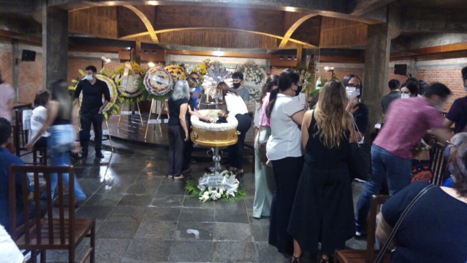 Corpo do ex-governador lavoisier maia é velado na catedral de natal e será sepultado nesta terça-feira
