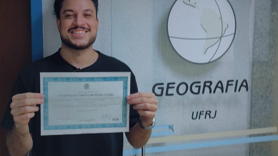 Professor recebe r$ 2,00 de troco ao ajudar alunos em projeto: “emocionado”